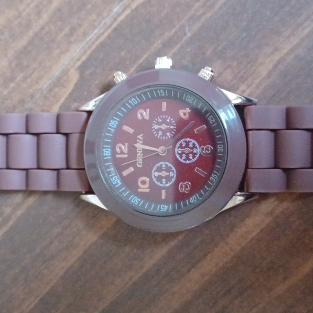 Geneva Rubber Band Watch - Picture 2 of 3
